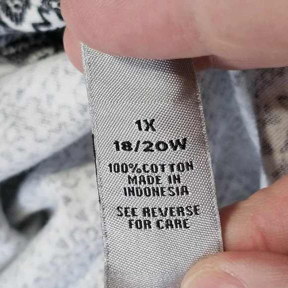 Catherine’s Blouse 1X 18/20W Black White Geometric Print Easy Fit Top Plus - Picture 5 of 7